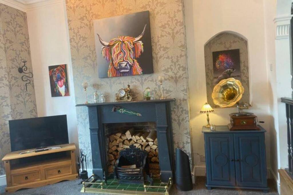 Апартаменти Quigley Buildings - Stylish Entire 2 Bed House Sleeps 5 Wigan - Private Garden - Free Parking - Wifi - Secure Garden Екстер'єр фото