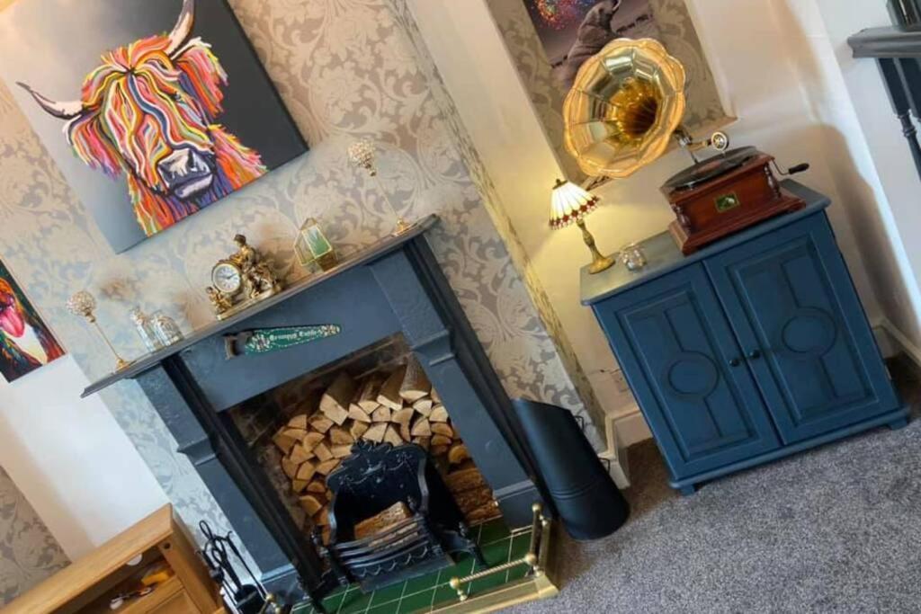 Апартаменти Quigley Buildings - Stylish Entire 2 Bed House Sleeps 5 Wigan - Private Garden - Free Parking - Wifi - Secure Garden Екстер'єр фото